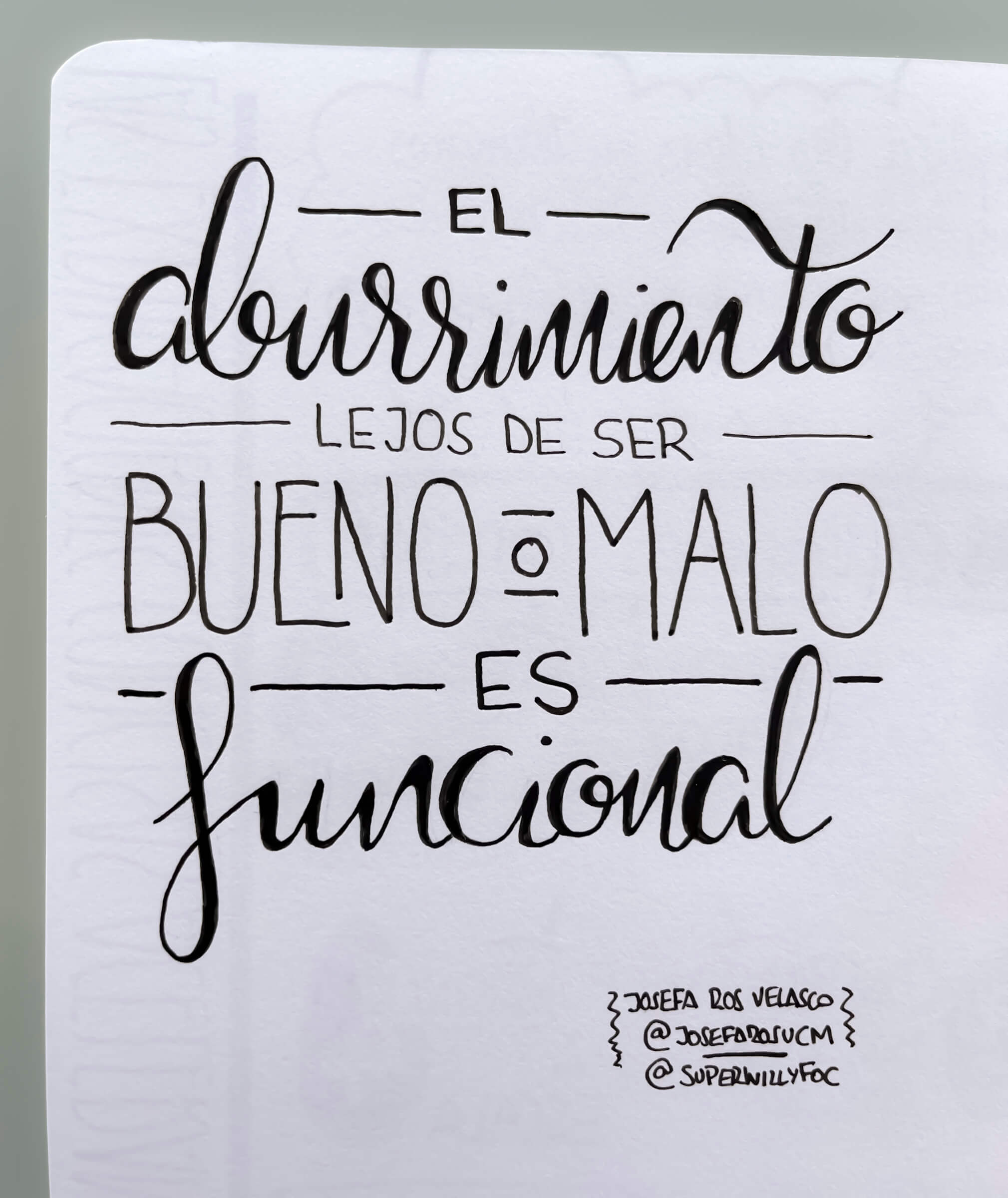 Foto de la cita manuscrita en el cuaderno. Foto de cita escrita manuscrita con la frase de Josefa Ros Velasco: 'El aburrimiento, lejos de ser bueno o malo, es funcional.'