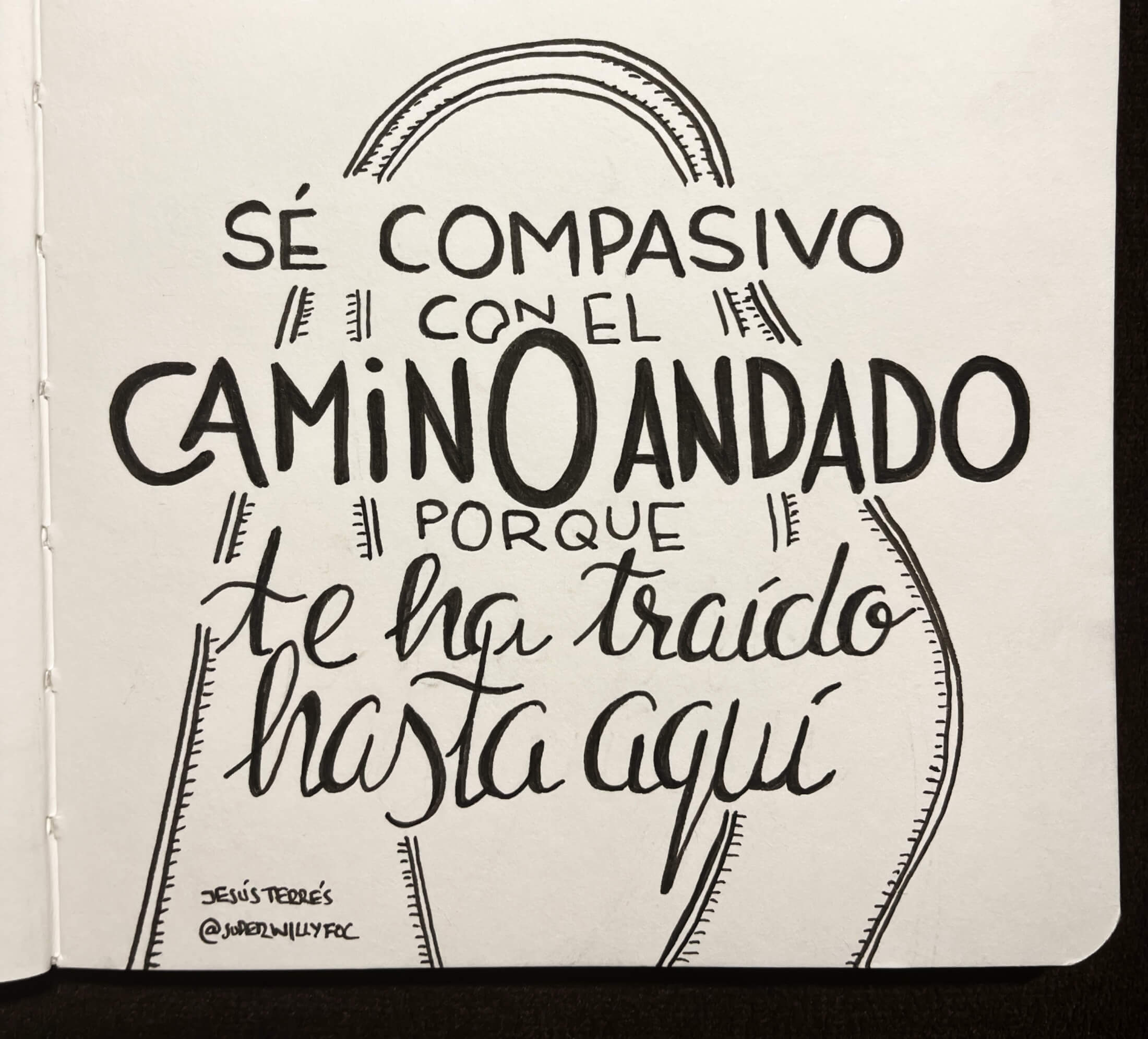Foto de la cita manuscrita en el cuaderno. Foto de cita escrita manuscrita con la frase de Jesús Terrés: "Sé compasivo con el camino andado, porque te ha traído hasta aquí."