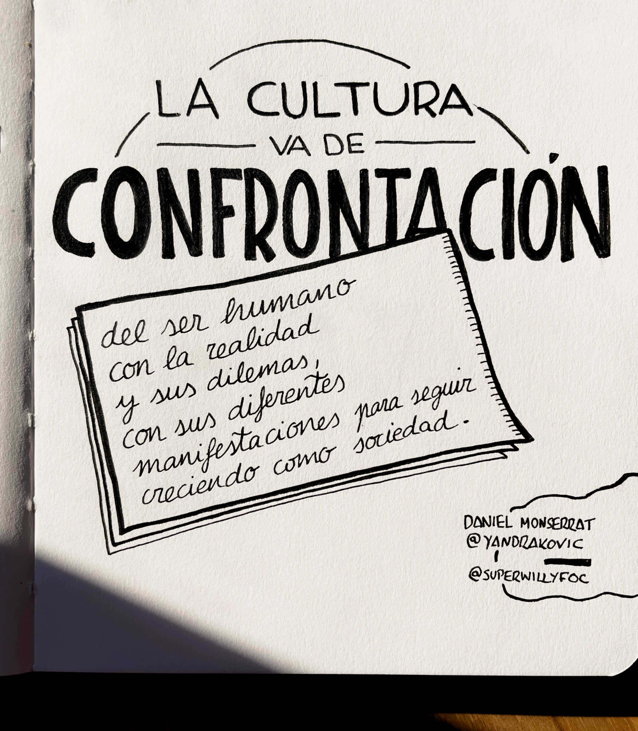 Foto de la cita manuscrita en el cuaderno. Foto de cita escrita manuscrita con la frase de Daniel Monserrat: "La cultura va de confrontación del ser humano con la realidad y sus dilemas, con sus diferentes manifestaciones, para seguir creciendo como sociedad."